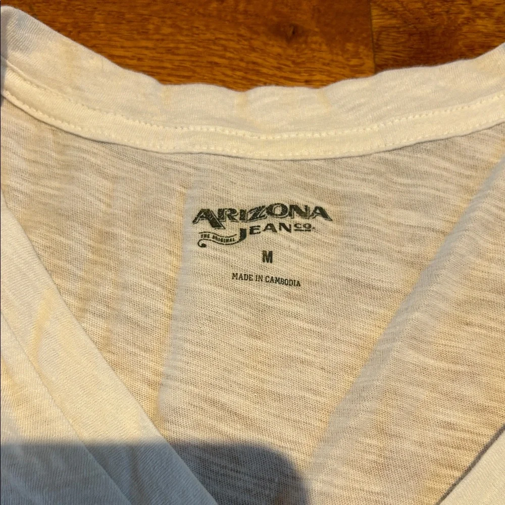 Arizona Jean Company White Short Sleeve Tee - Picture 3 of 4